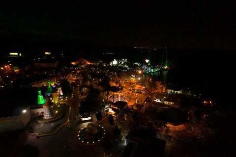 Hopi-Hari at Night